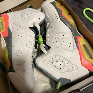SOLD Air Jordan 6 Retro Big Kids Grade School 4.5Y